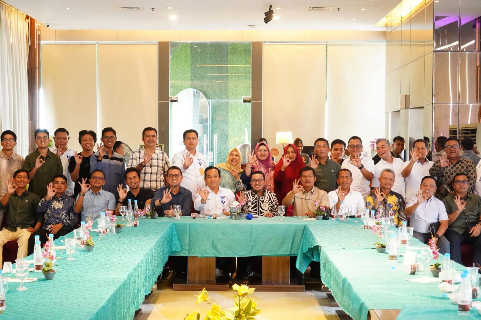 Bupati Tanah Datar Eka Putra foto bersama anggota HPMMR.